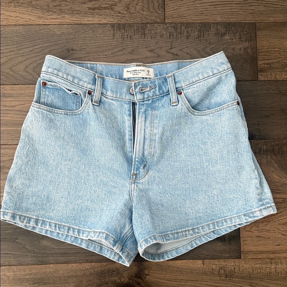 Abercrombie & Fitch 4” Mom Short